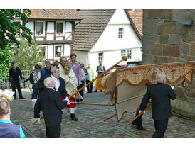 Bittprozession um den Kleinen Berg an Pfingstmontag (Foto: Karl-Franz Thiede)